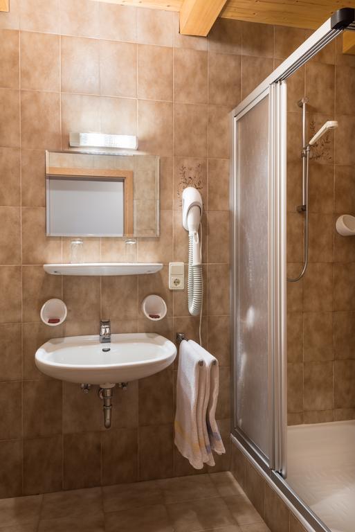 Hotel Klotz San Leonardo in Passiria Pokoj fotografie