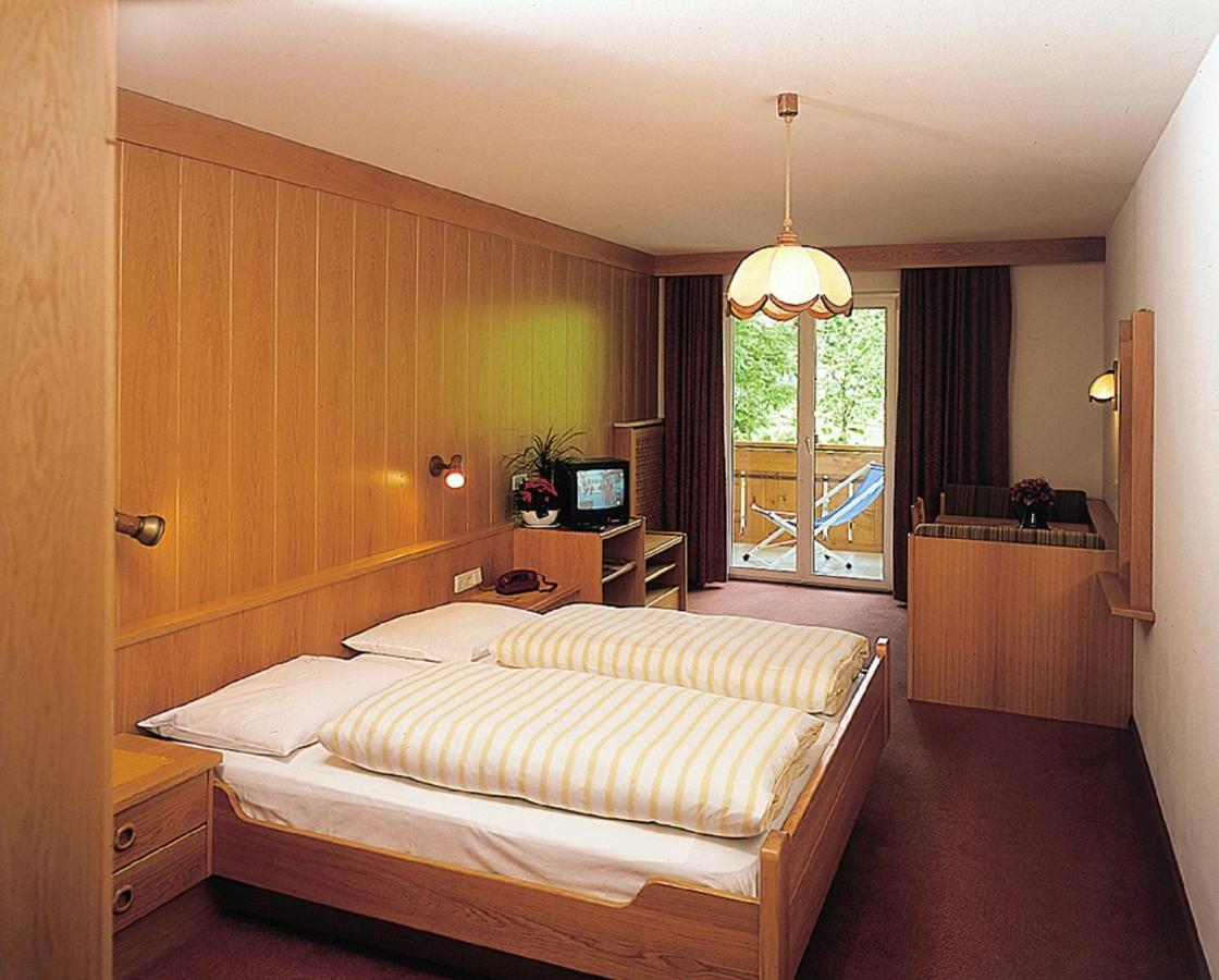 Hotel Klotz San Leonardo in Passiria Pokoj fotografie